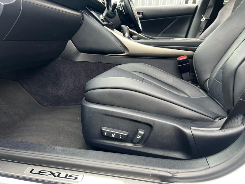 LEXUS IS