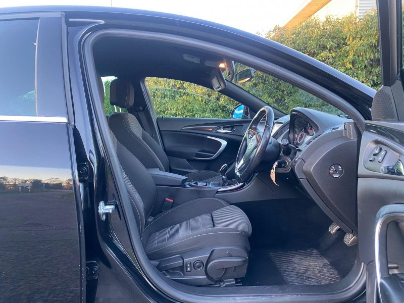 VAUXHALL INSIGNIA