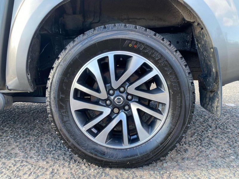 NISSAN NAVARA