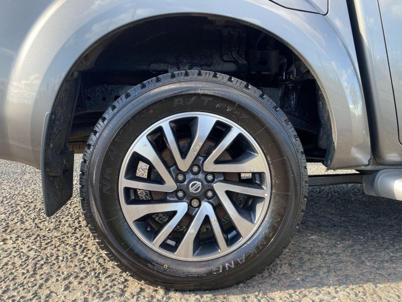 NISSAN NAVARA