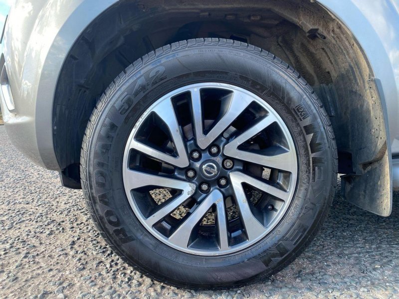 NISSAN NAVARA