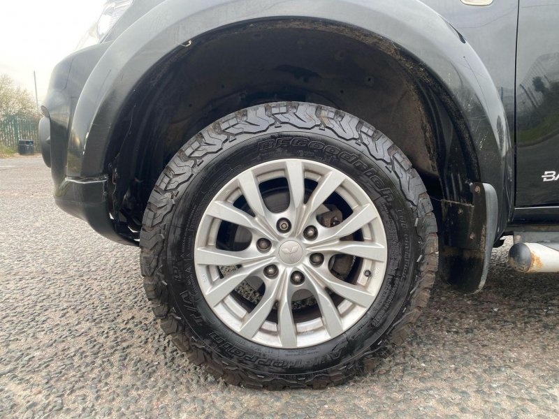 MITSUBISHI L200