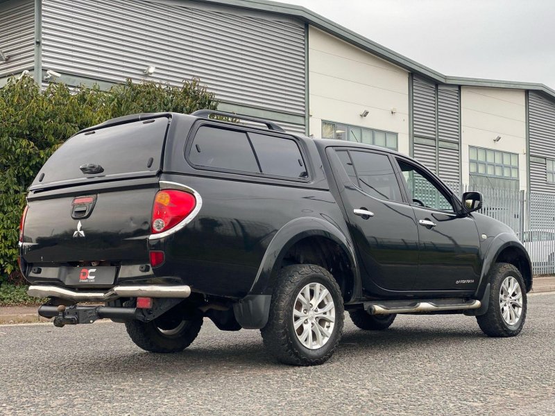 MITSUBISHI L200