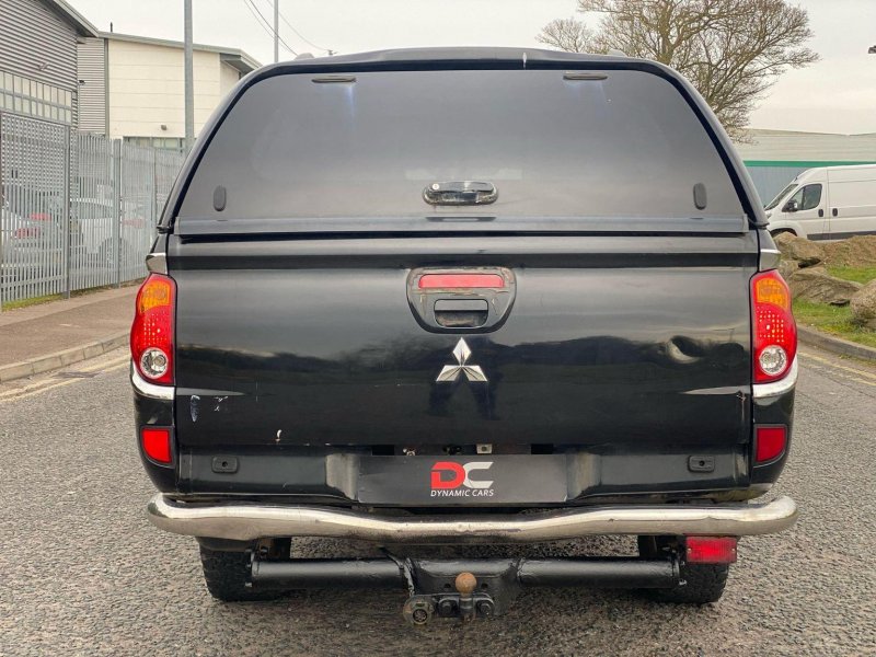 MITSUBISHI L200