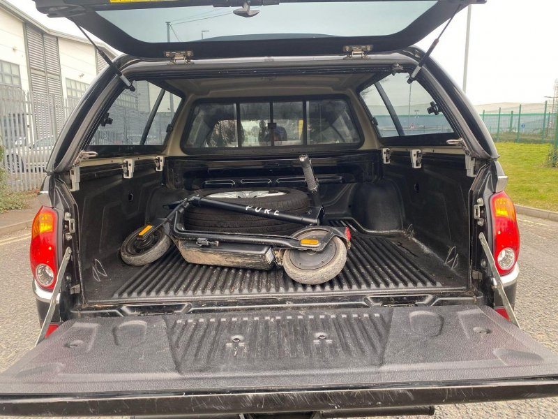 MITSUBISHI L200