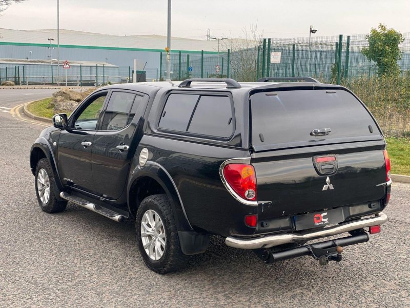 MITSUBISHI L200