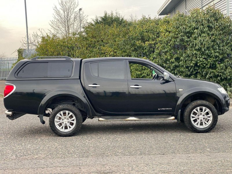 MITSUBISHI L200