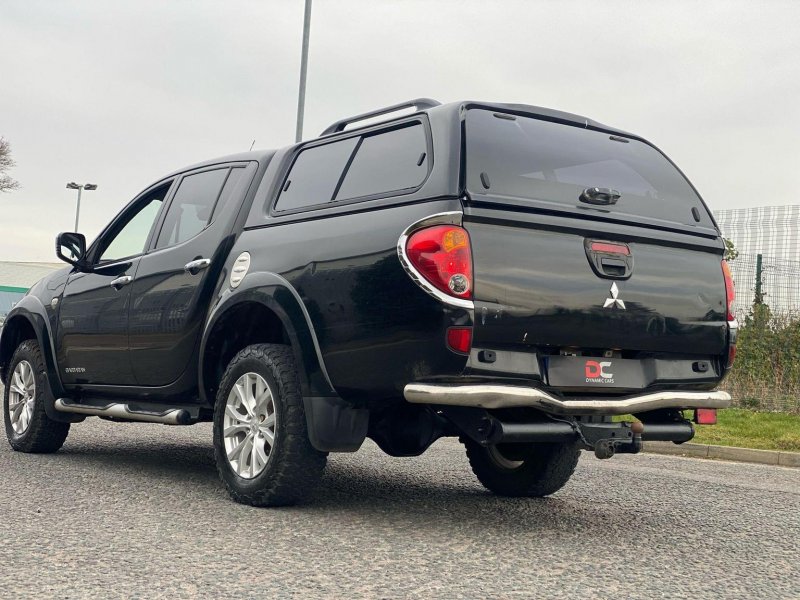 MITSUBISHI L200