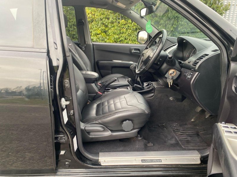 MITSUBISHI L200