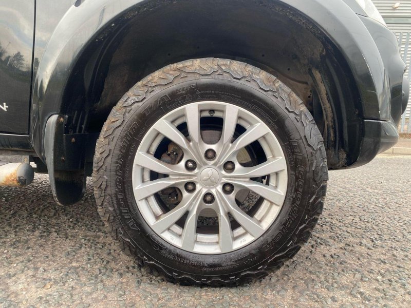 MITSUBISHI L200