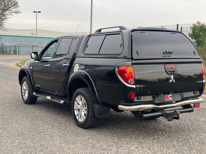 MITSUBISHI L200